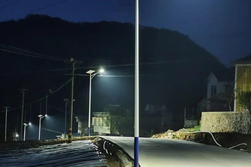 湖北宜昌五峰縣仁和坪鎮推進道路亮化建設和美鄉村---豐朗光電