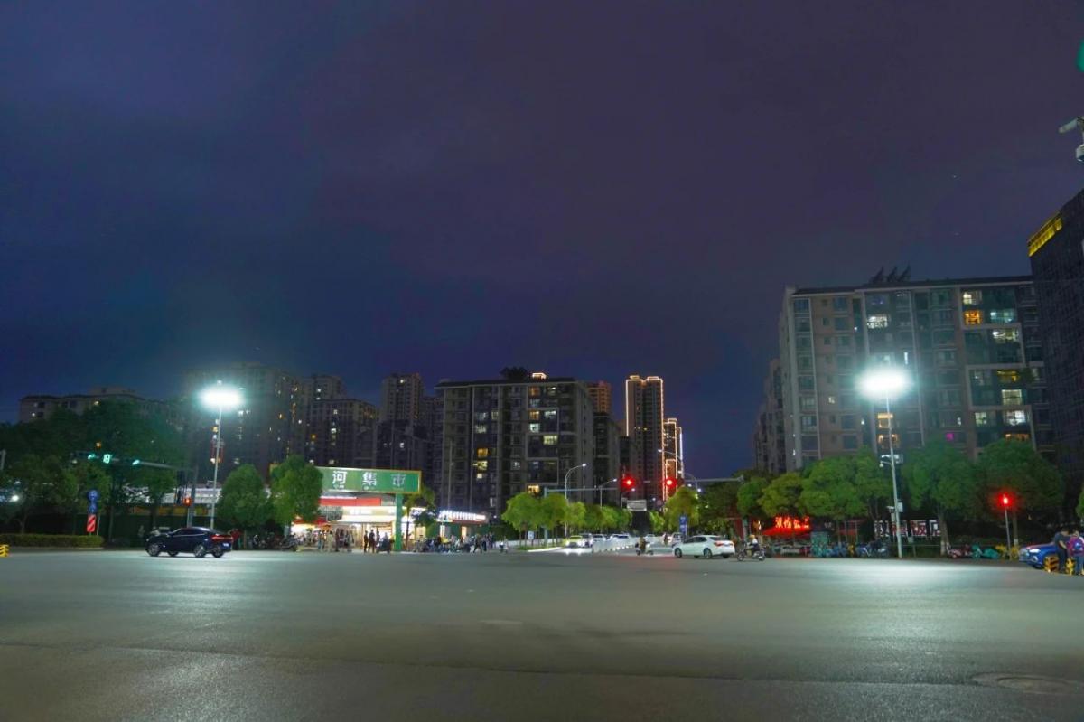 昆明度假區全力消除夜間照明盲區以照亮市民回家路---豐朗光電
